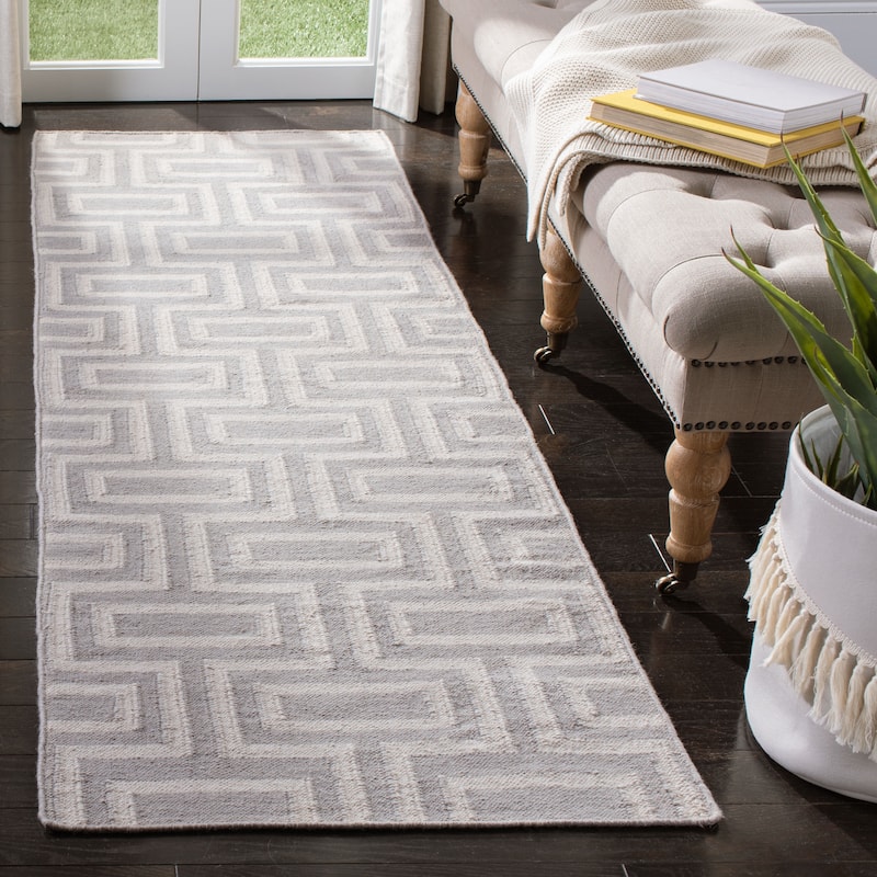 SAFAVIEH Handmade Flatweave Dhurries Iacobina Modern Moroccan Wool Rug - 2'6" x 6' Runner - Grey/Ivory