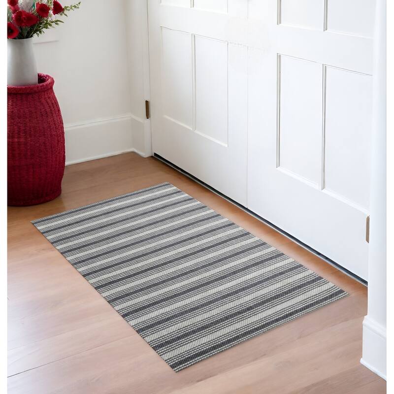 Traditional Woven Area Rug - 2' X 3' - 2' X 3' - Gray - Rectangle