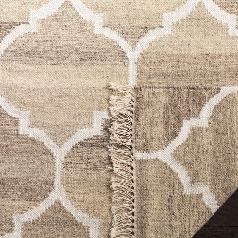 SAFAVIEH Handmade Natural Kilim Almine Wool Rug with Fringe