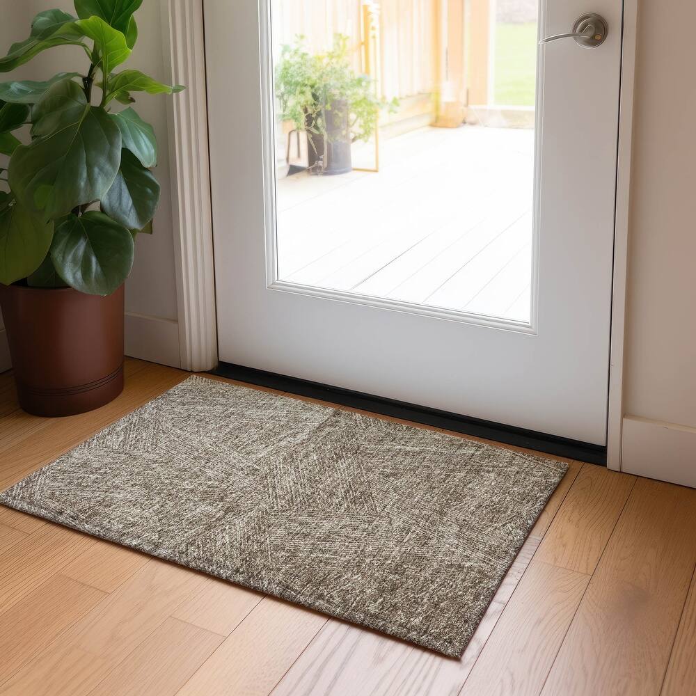Machine Washable Indoor/ Outdoor Solid Geo Chantille Rug
