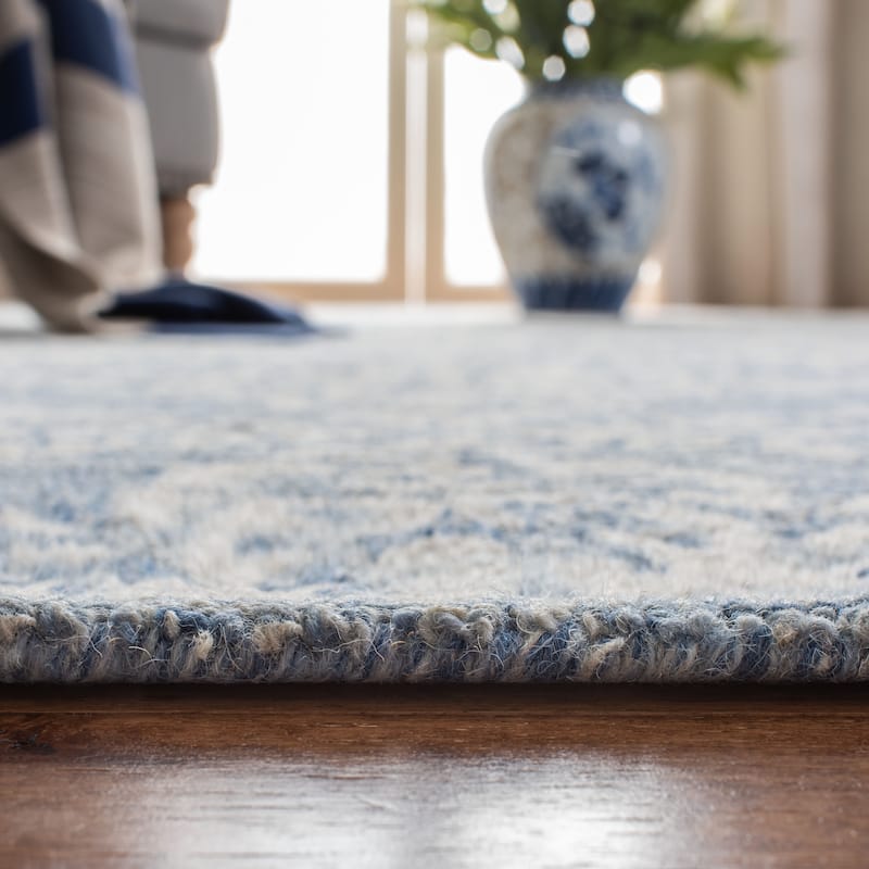 SAFAVIEH Handmade Micro-Loop Sarma Wool Rug