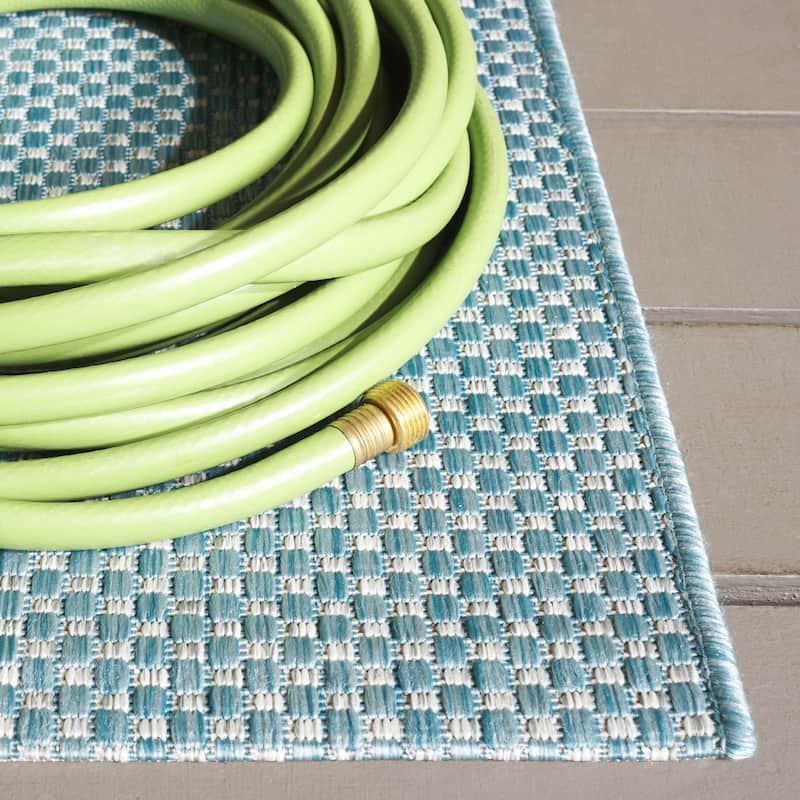 SAFAVIEH Courtyard Begajeta Indoor/Outdoor Waterproof Patio Backyard Rug.