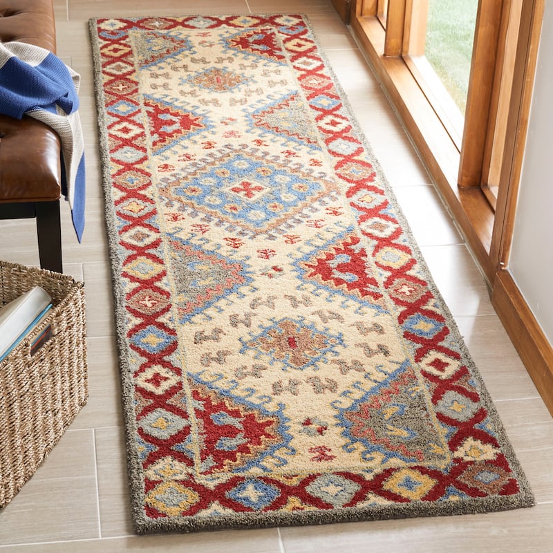 SAFAVIEH Handmade Antiquity Geirlaug Traditional Oriental Wool Rug - 2'3" x 8' Runner - Red/Ivory