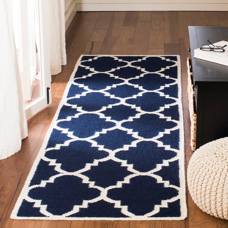 SAFAVIEH Handmade Flatweave Dhurries Jinan Modern Moroccan Wool Rug - 2'6" x 8' Runner - Navy/Ivory