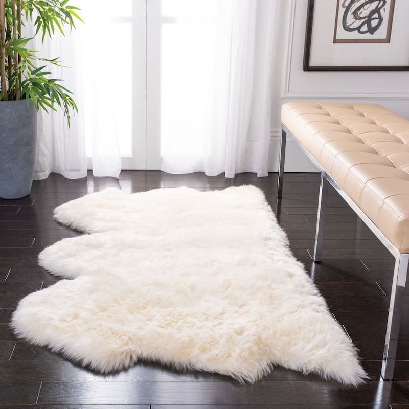 SAFAVIEH Handmade Natural Sheepskin Leanca 3.4-inch Thick Rug - 3' x 5' - White - Rectangle