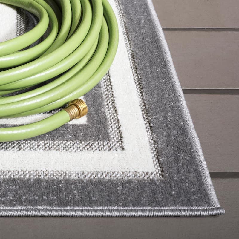 SAFAVIEH Cabana Pratima Indoor/Outdoor Waterproof Patio Backyard Rug