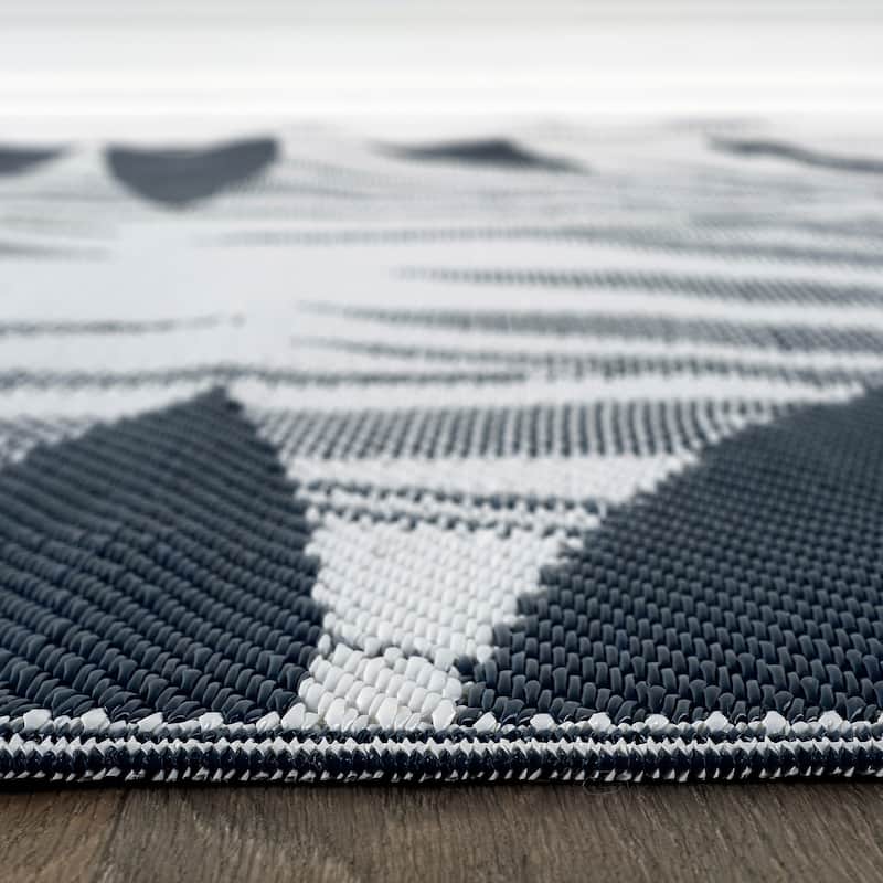 World Rug Gallery Contemporary Floral Leaves Reversible Recycled Plastic Outdoor Rugs