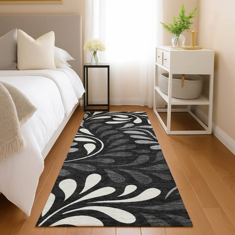 Machine Washable Indoor/ Outdoor Floral Arabesque Chantille Rug