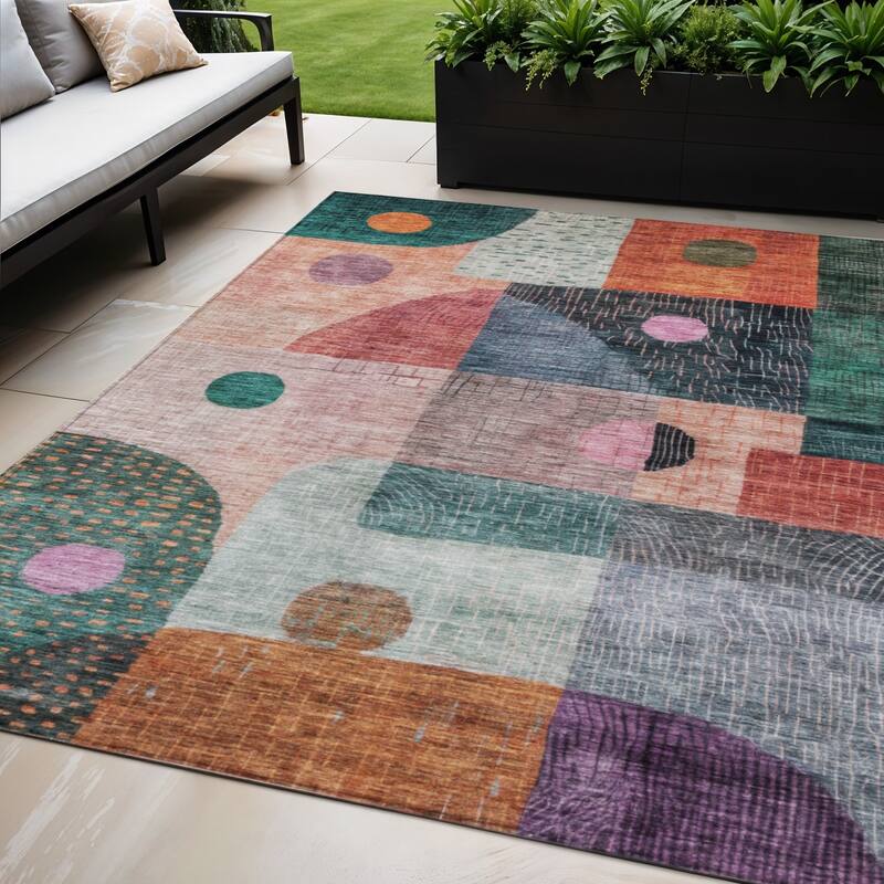 HomeRoots Geometric Transitional Rectangle Outdoor Rug - 5' X 8'