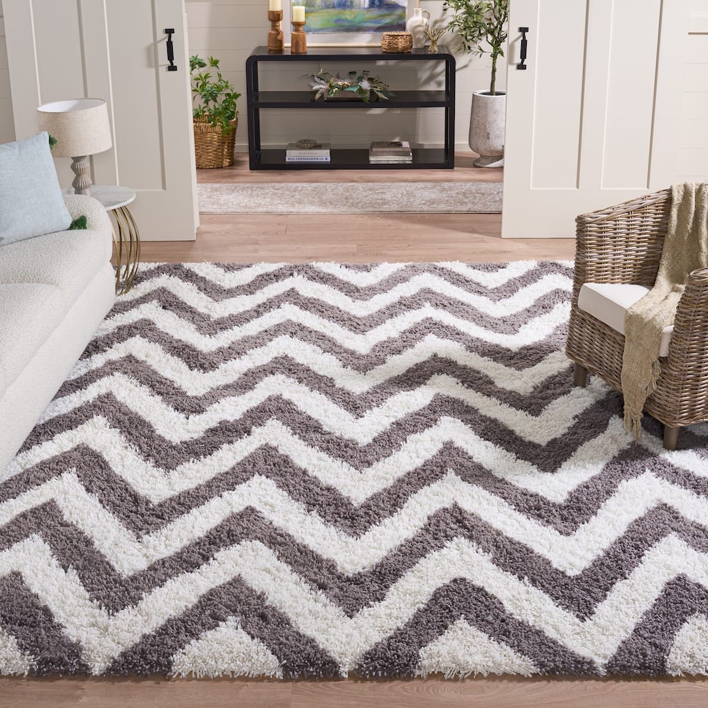 SAFAVIEH Handmade Kanesha Shag Karien Rug