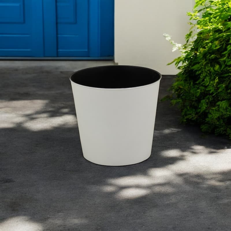 HomeRoots 9" White Recycled Plastic Indoor Outdoor Round Pot Planter - White