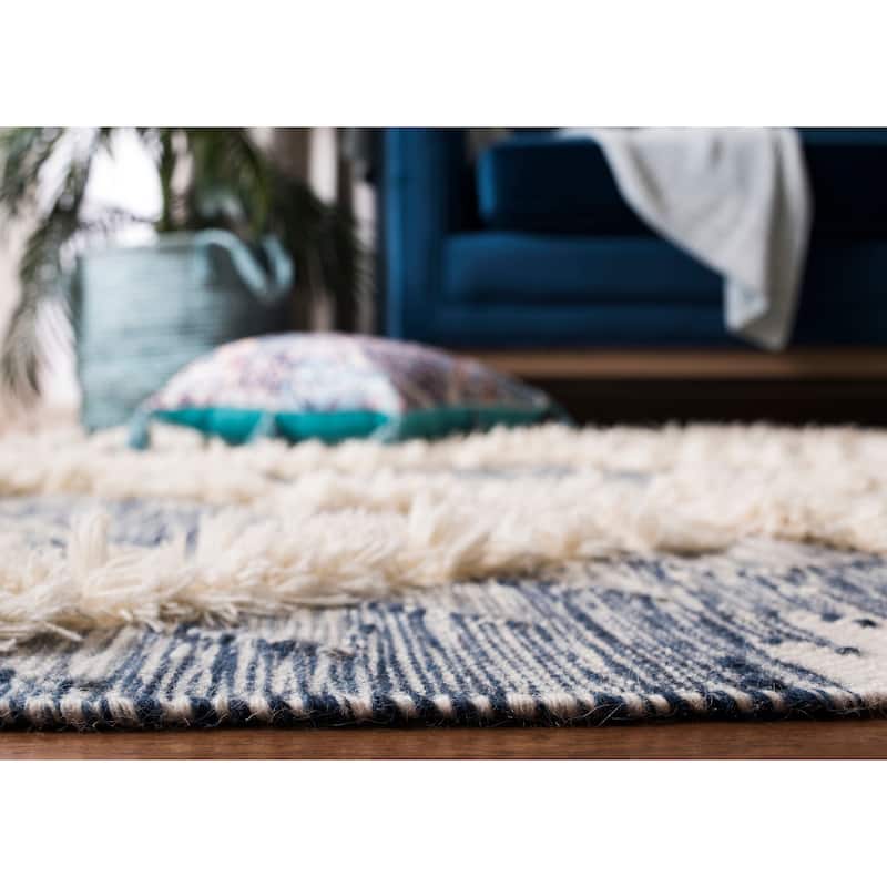 SAFAVIEH Hand-knotted Kenya Arlenne Southwestern Tribal Wool Rug