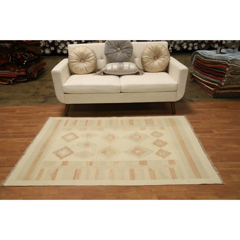 Hand Woven Oriental 100% Wool Carpet Southwestern Tribal Beige & Ivories Kilim Area Rug - 5' 9'' X 4' 0''