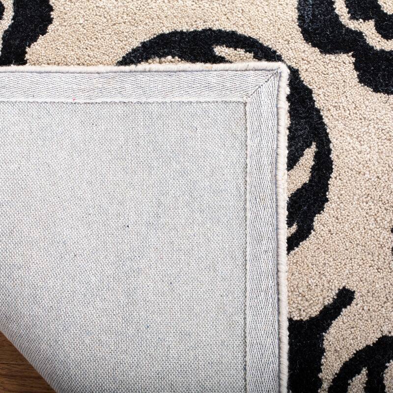 SAFAVIEH Handmade Soho Britta Scroll N.Z. Wool Rug