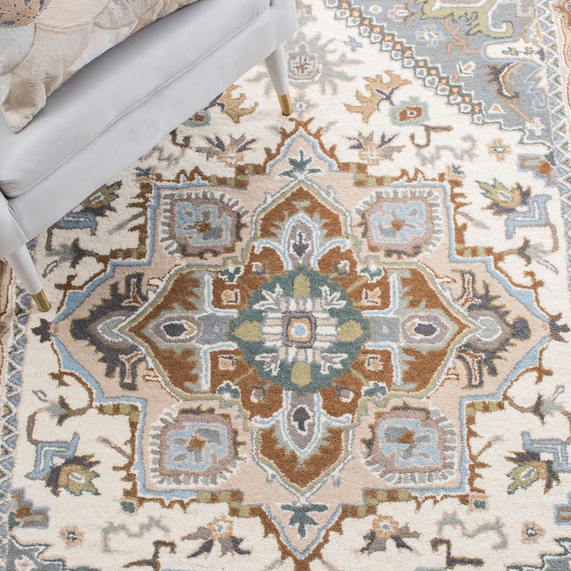 SAFAVIEH Handmade Heritage Carrol Traditional Oriental Wool Rug