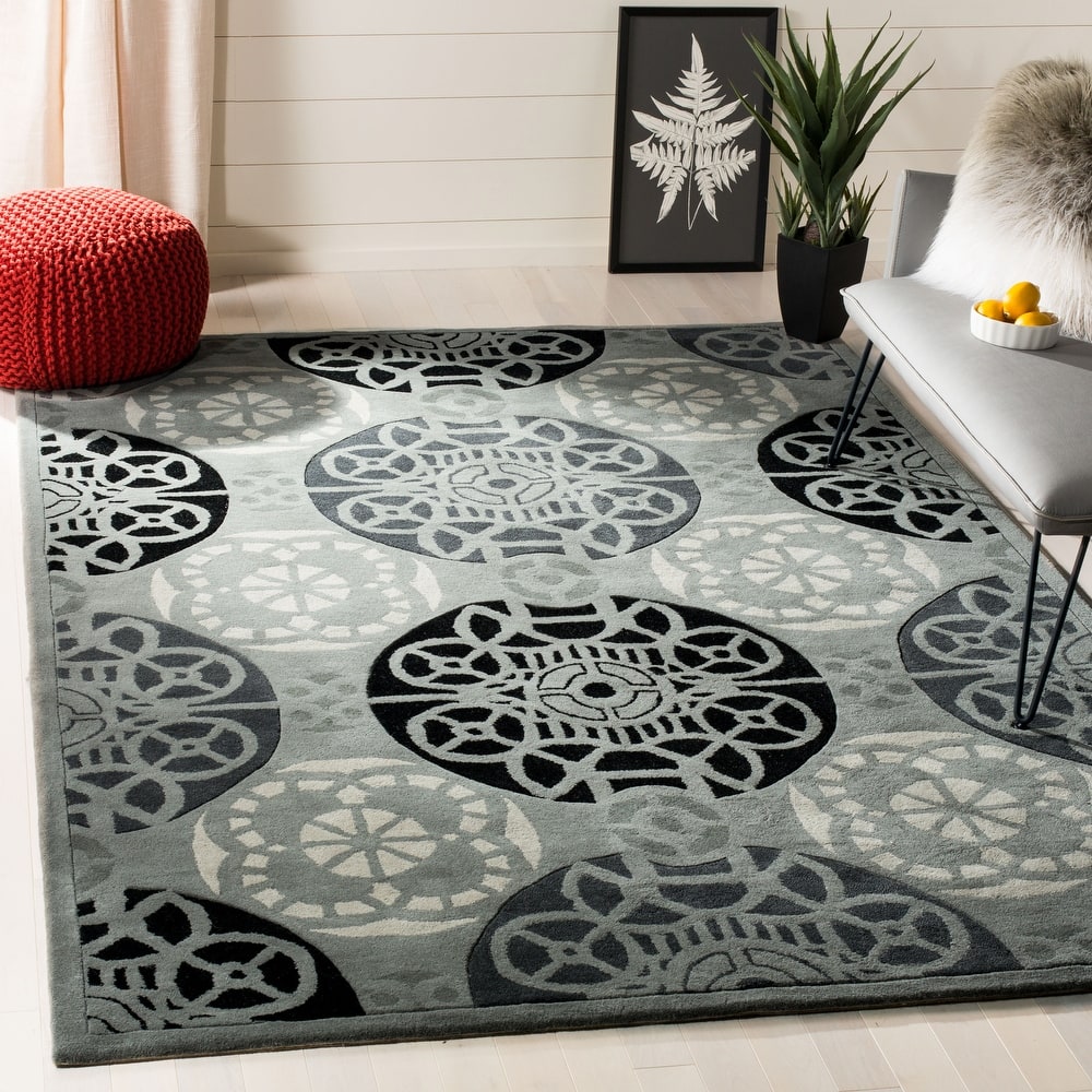 SAFAVIEH Handmade Capri Hilkaa Modern Wool Rug