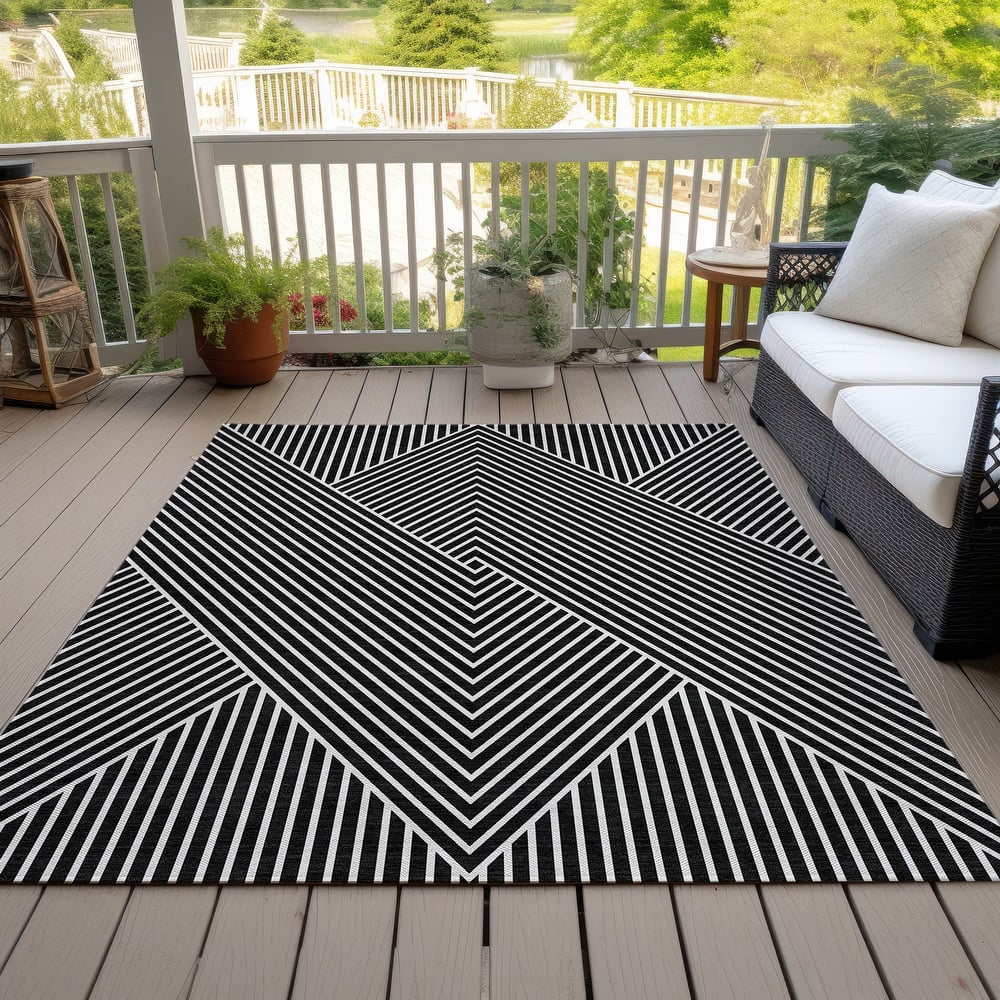 Machine Washable Indoor/ Outdoor Modern Geo Chantille Rug