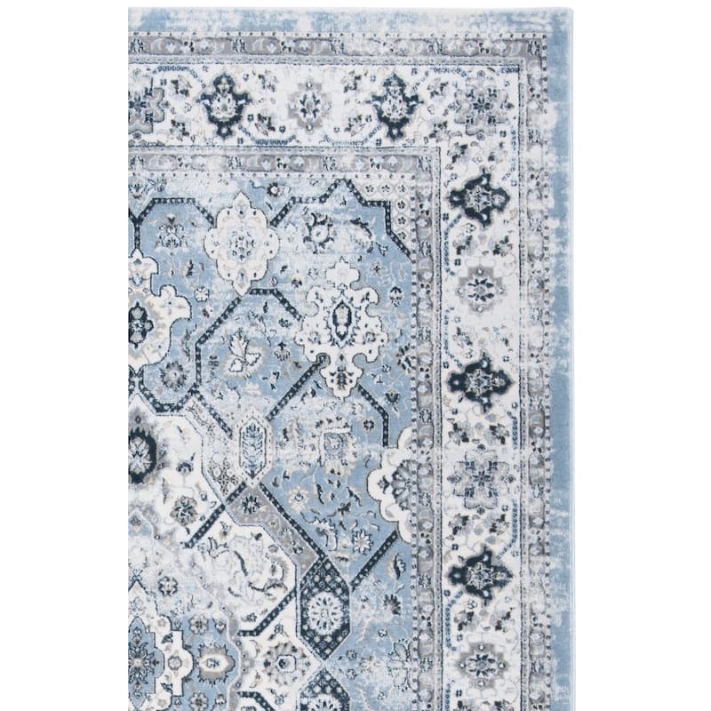 SAFAVIEH Isabella Roxann Traditional Oriental Rug