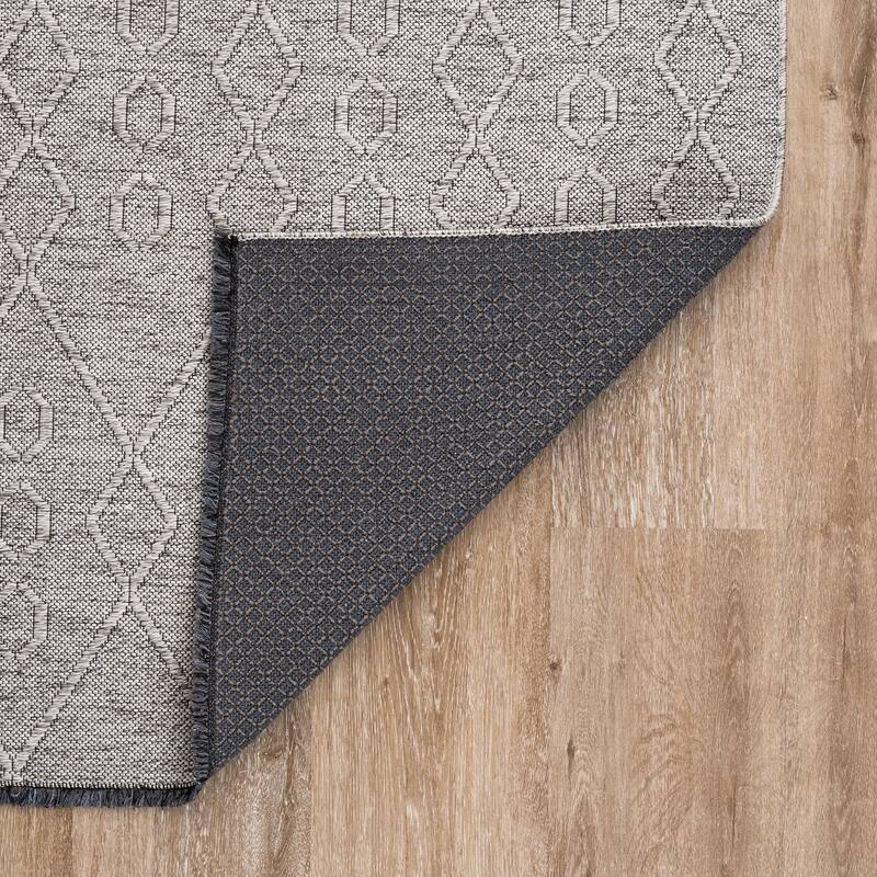 Alameda Solid Color Geometric Machine Washable Indoor Area Rug