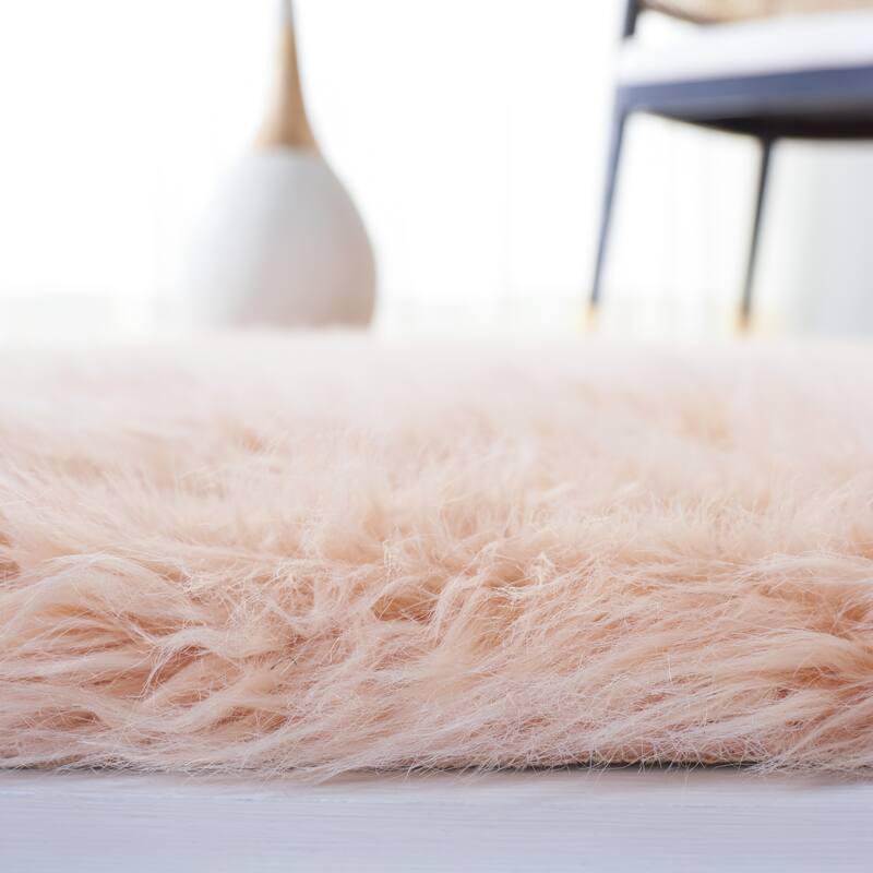 SAFAVIEH Faux Sheep Skin Shona 2.4-inch Thick Rug