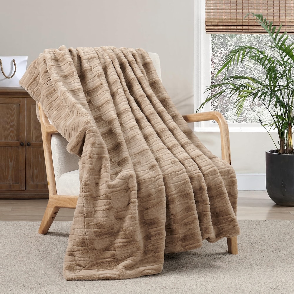 Home Soft Things Leaf Pattern FauxFur Throw Cozy Textured Blanket