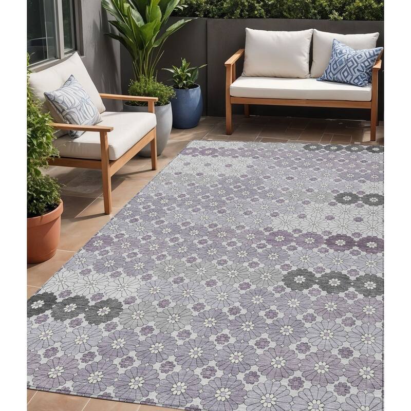 HomeRoots Floral Modern Rectangle Outdoor Rug - 5' X 8'