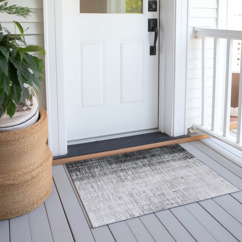 Machine Washable Indoor/ Outdoor Contemporary Ombre Chantille Rug - Gray - 1'8" x 2'6"