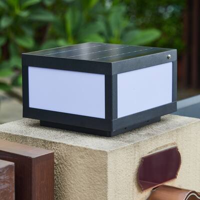 Solar Wall Lamp With Dimmable LED,applicable to garden, Garden, garden and other lighting decoration