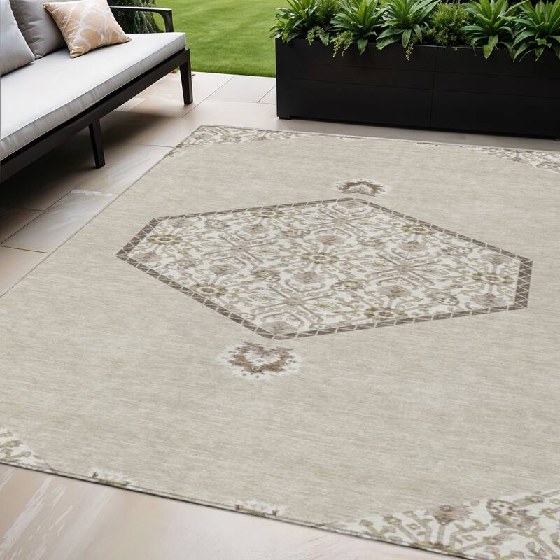 HomeRoots Oriental Traditional Rectangle Outdoor Rug - 5' X 8'