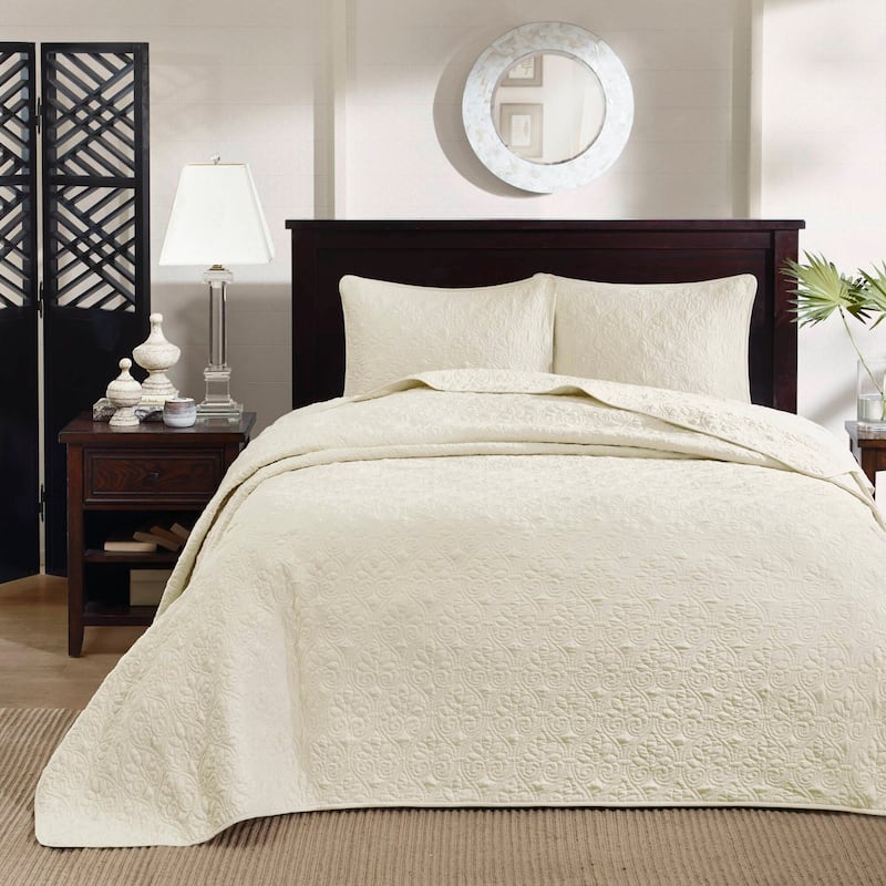Madison Park Mansfield Reversible Oversized 3-piece Solid Texture Bedspread Quilt Set with Matching Shams - Cream - Queen