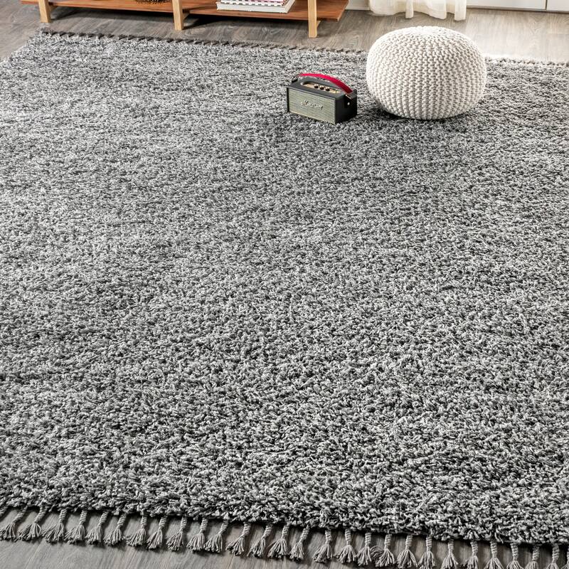 JONATHAN Y Modern Shag Plush Tassel Area Rug