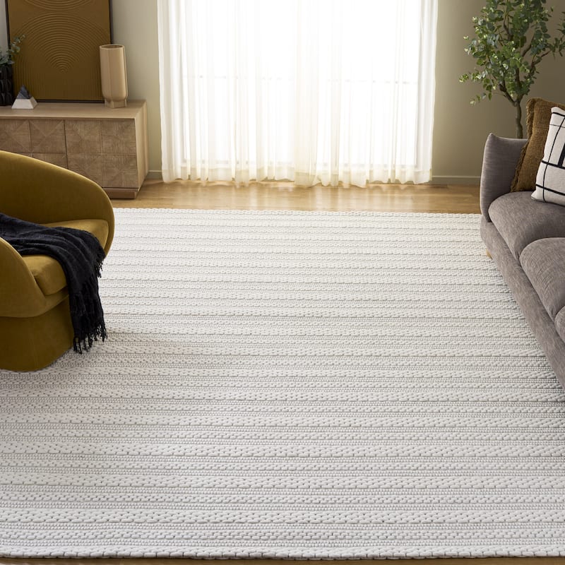 SAFAVIEH Handmade Marbella Rashada Wool Rug - 8' x 10' - Ivory