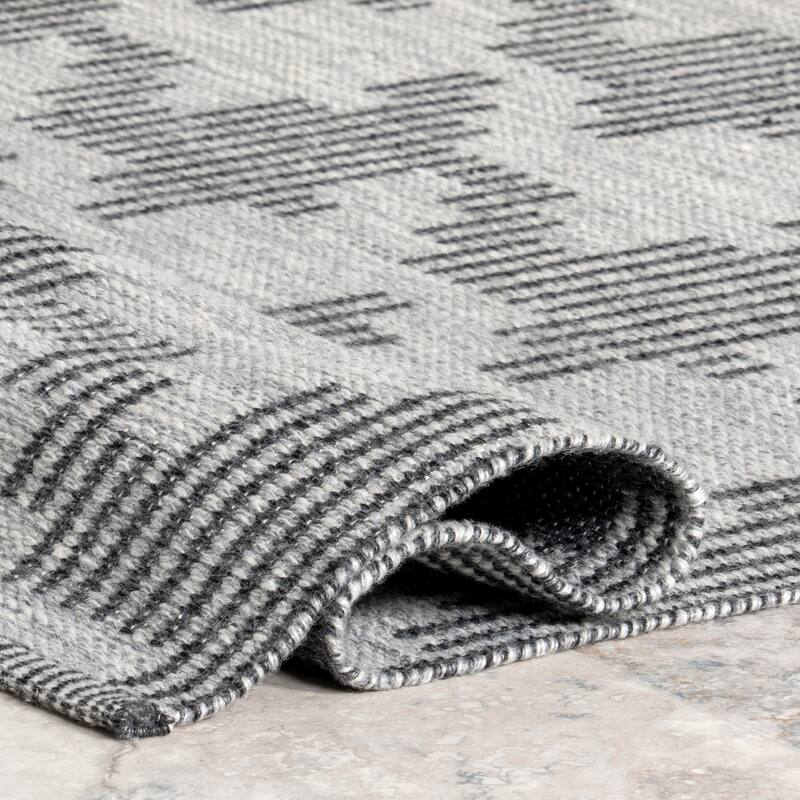 Nuloom Resi Geometric Striped Indoor/Outdoor Area Rug