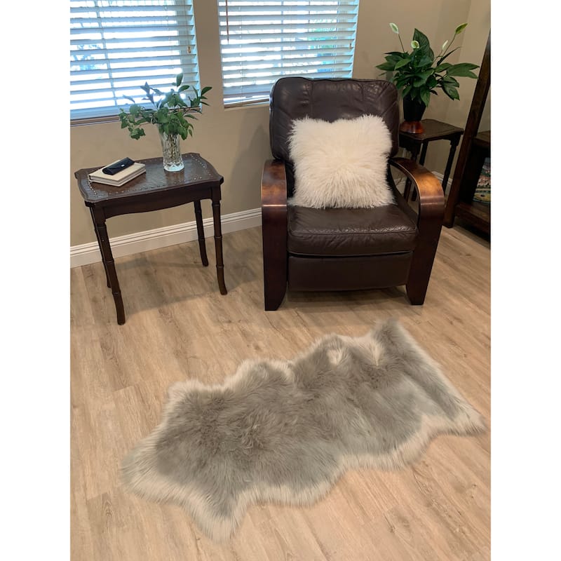 Highland Select Natural Long Wool Sheepskin 1-1/2 Pelt Shag Rug - 2' x 4'