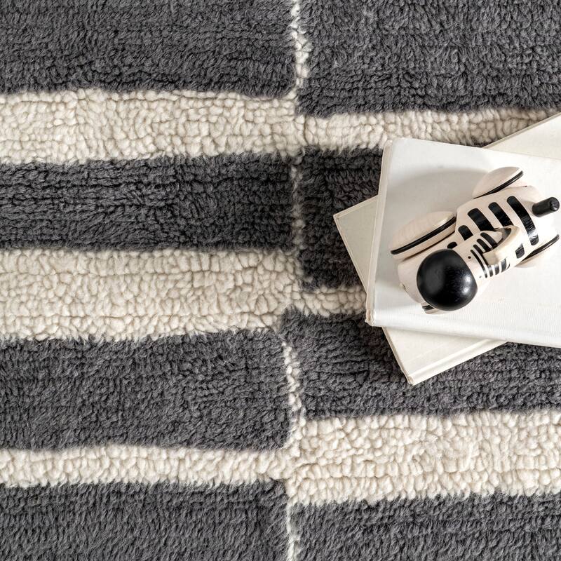 Vlad Machine Washable Wool Area Rug