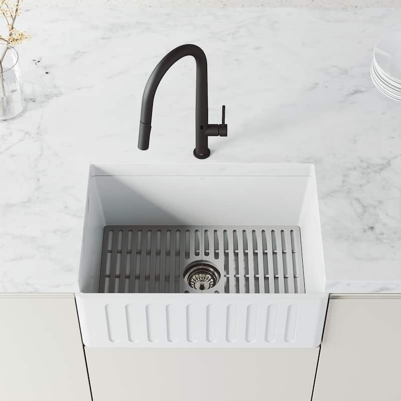 VIGO Greenwich 18" H Single Handle Pull-Down Sprayer Kitchen Faucet with Touchless Sensor