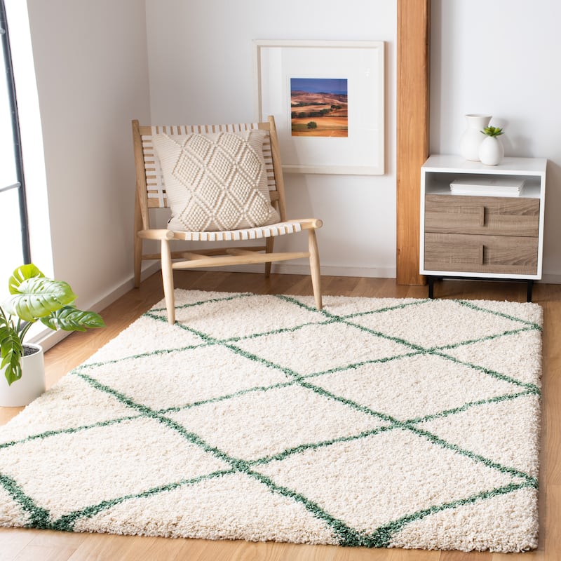 SAFAVIEH Hudson Shag Estella Diamond Trellis 2-inch Thick Rug - 4' x 6' - Ivory/Green