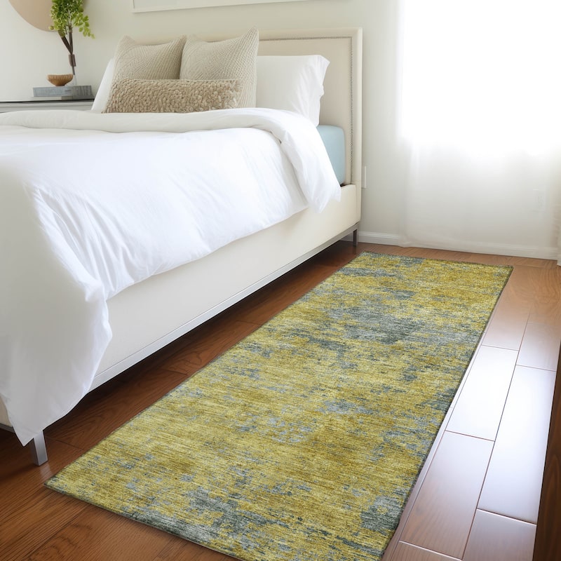Machine Washable Indoor/ Outdoor Abstract Ombre Chantille Rug - Gold - 2'3" x 7'6"