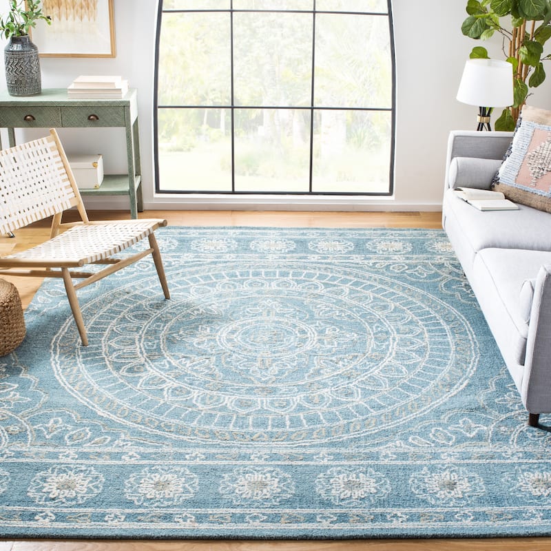 SAFAVIEH Handmade Blossom Viktoriya Medallion Wool Rug