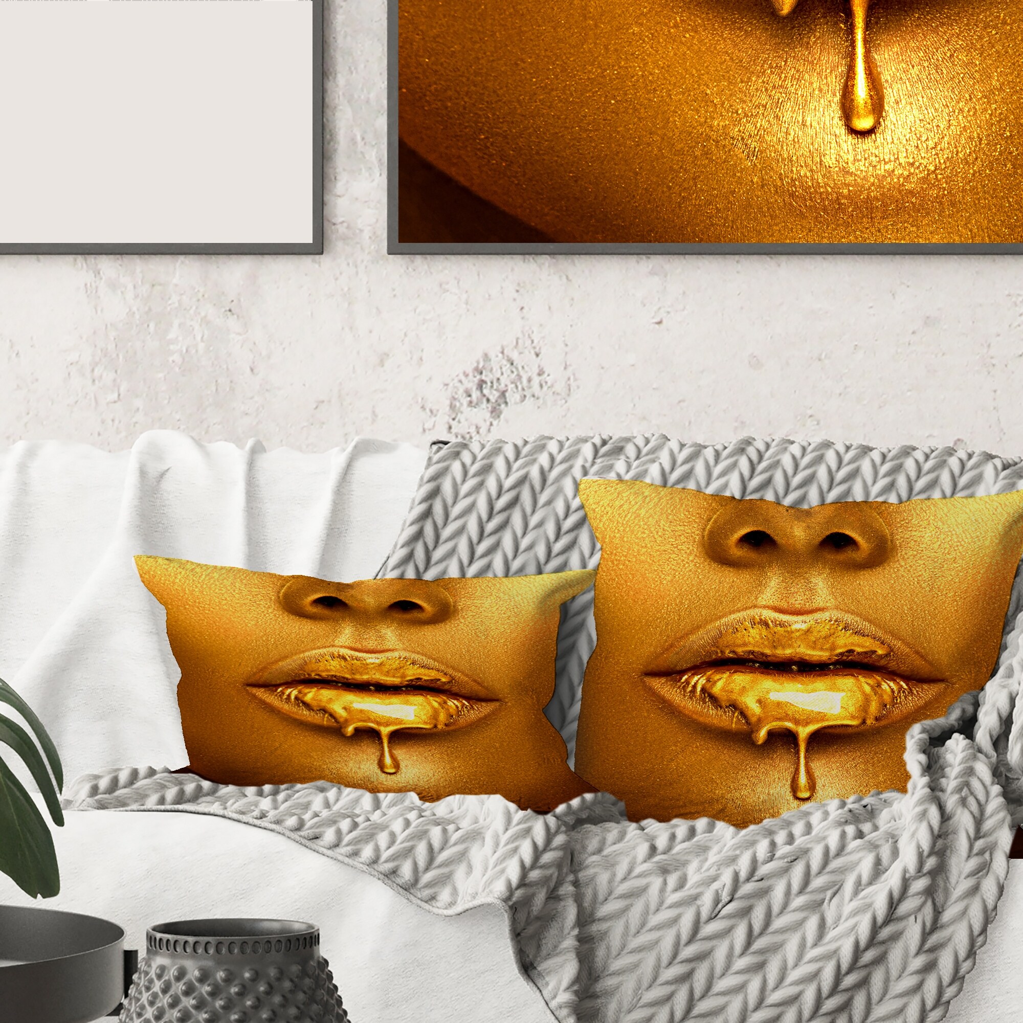 Gold lips pillow 2025
