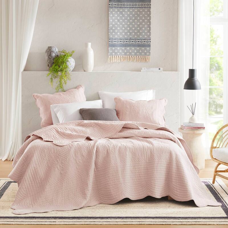 Madison Park Marino 3 Piece Reversible Scalloped Edge Quilt Set - Blush - King