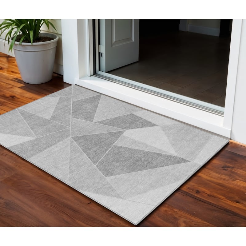HomeRoots Geometric Transitional Rectangle Outdoor Rug - 3' x 5'