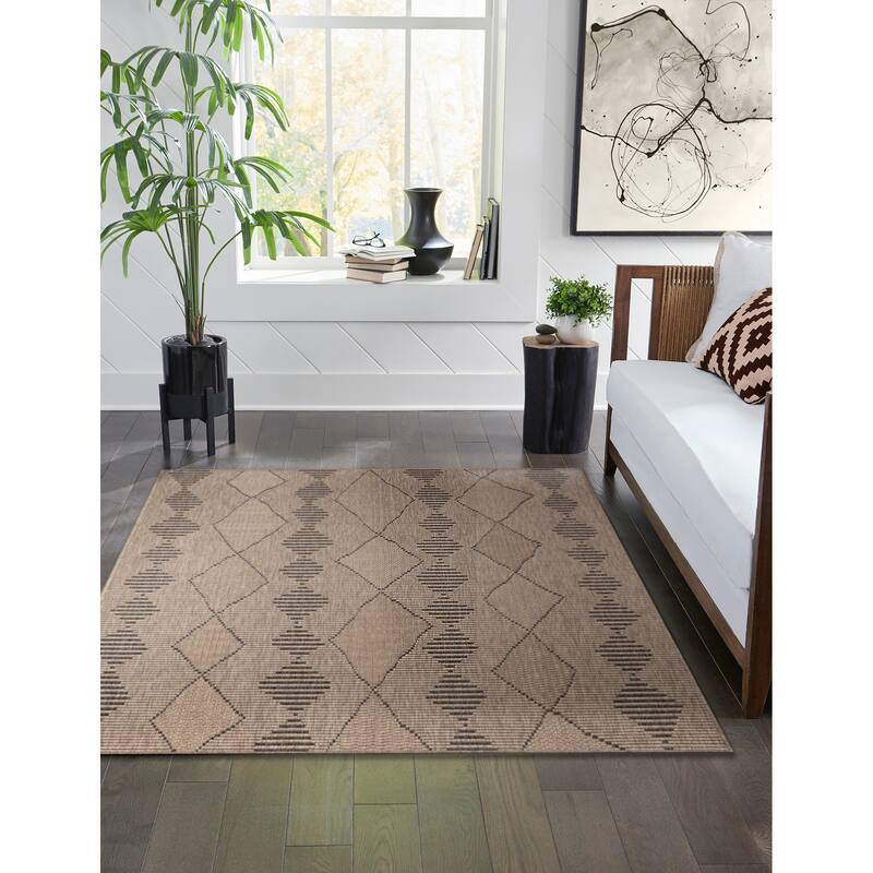 Liora Manne Monaco Diamonds Indoor/Outdoor Area Rug - 7'10" x 9'10" - Taupe