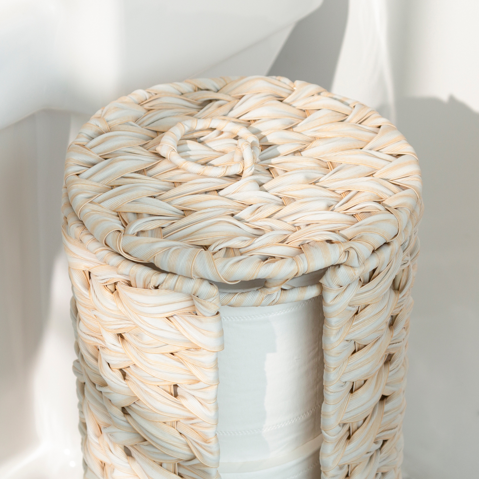 Freestanding Toilet Paper Holder with Lid, Wicker Toilet Roll Holder, Bathroom Storage Basket, Round, Natural, Size: 7 inch x 7 inch x 16.3 inch