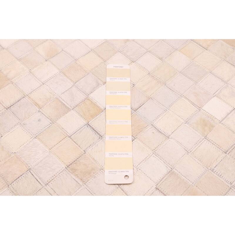 ECARPETGALLERY Handmade Cowhide Patchwork Ivory Leather Rug - 5'0 x 8'0