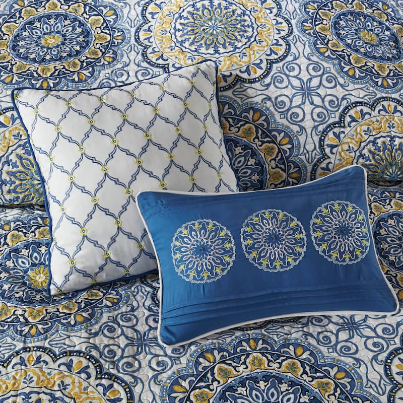 Madison Park Tangiers 6 Piece Reversible Quilt Set with Throw Pillows