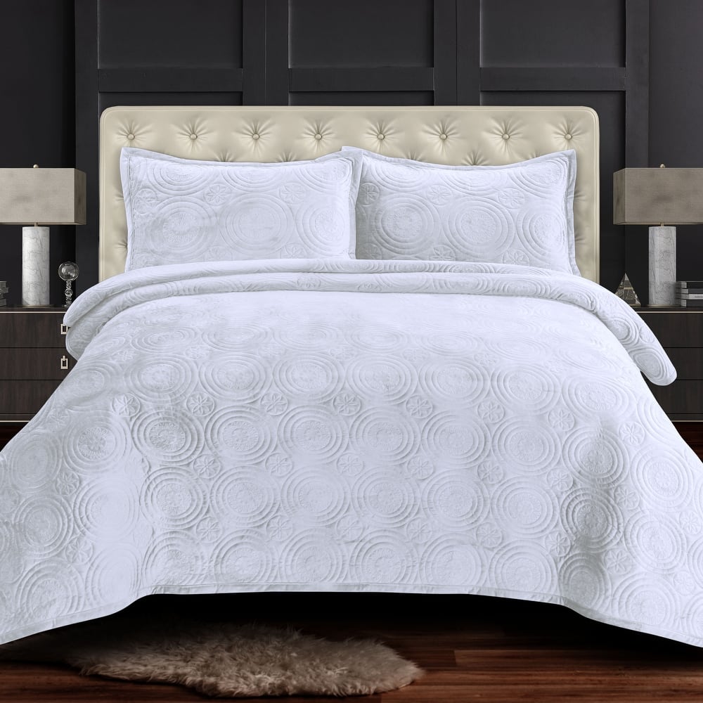 Capri Medallion Velvet Oversized Solid Quilt Set