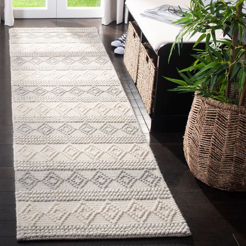 SAFAVIEH Handmade Natura Foka Wool Rug - 2' x 10' Runner - Grey/Ivory