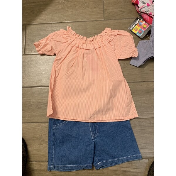 coral shirt outfit