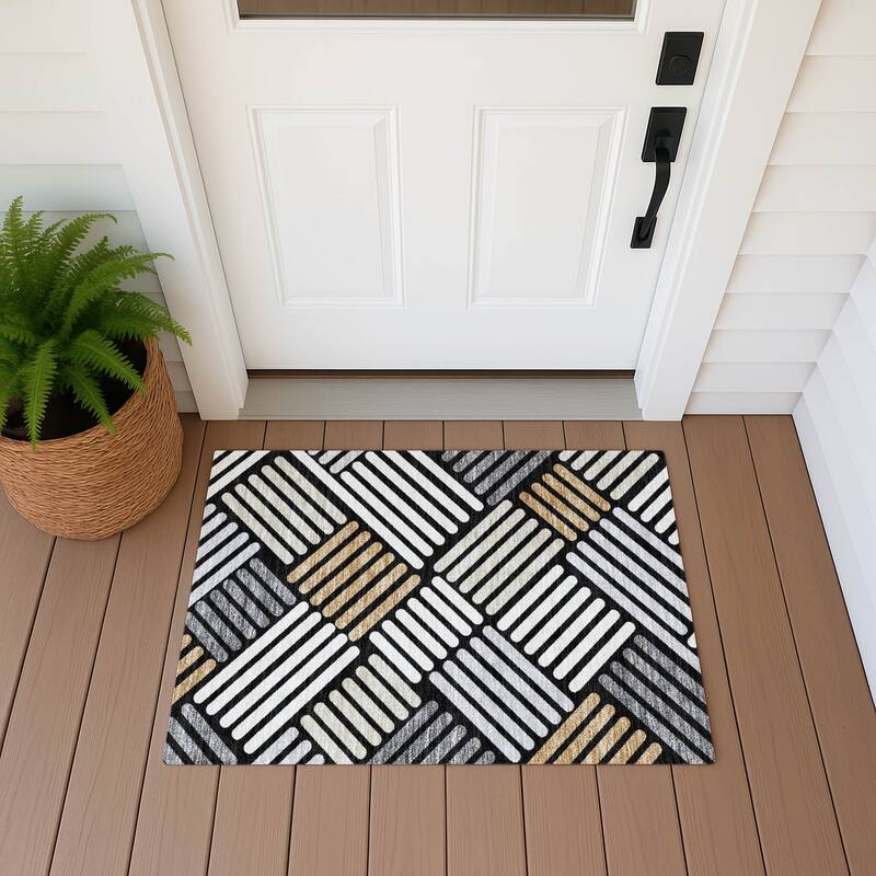 Machine Washable Indoor/ Outdoor Modern Weave Chantille Rug - Black - 1'8" x 2'6"